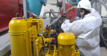 operateur-de-nettoyage-cryogenique