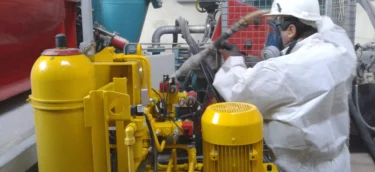 operateur-de-nettoyage-cryogenique